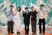 左からアンジャッシュ児嶋、高橋ひかる、バカリズム、滝沢カレン、笠松将。(c)東海テレビ