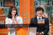 左から高橋ひかる、バカリズム。(c)東海テレビ