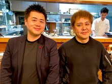 左から赤池洋文氏、くりぃむしちゅー有田。
