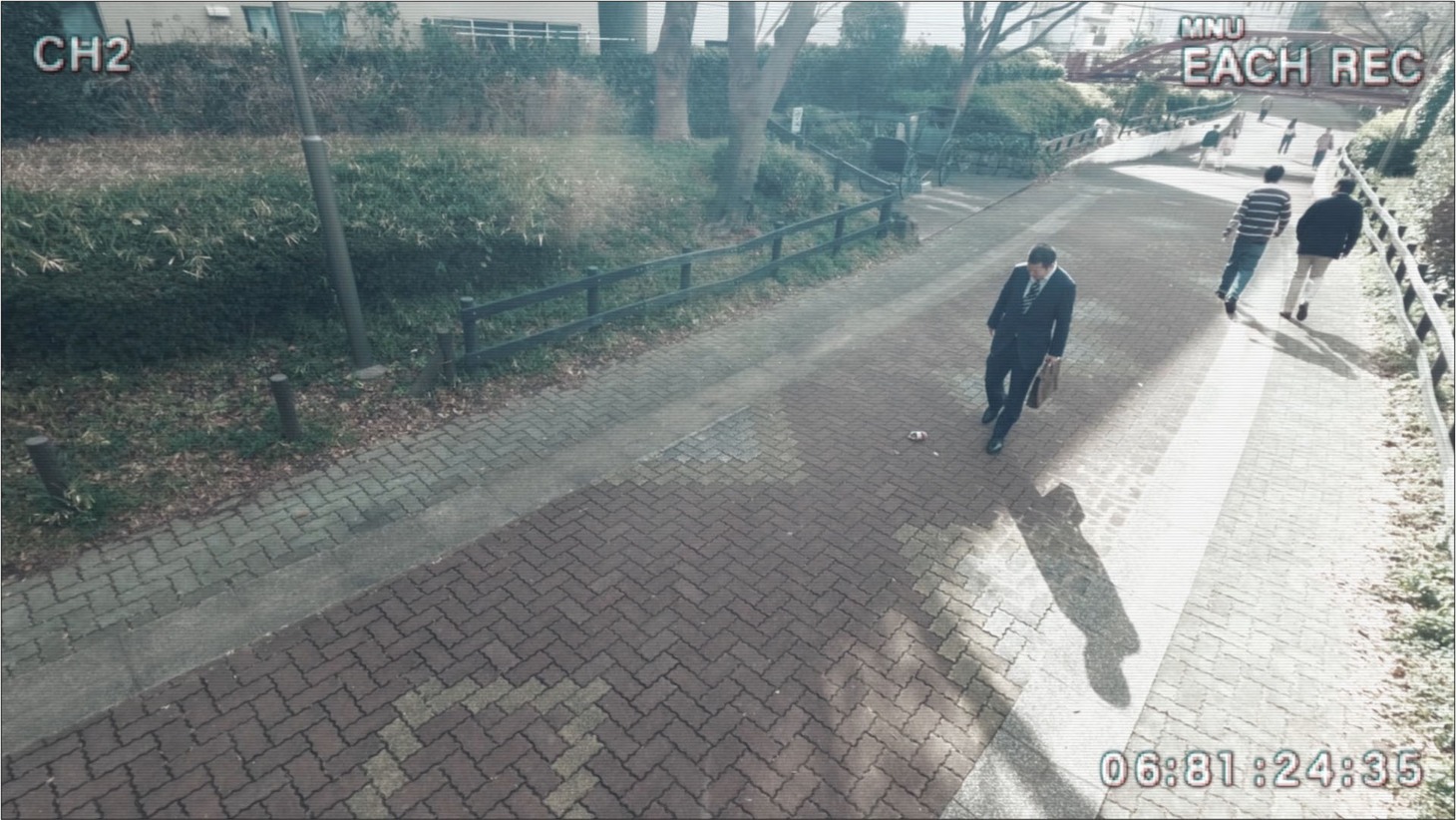 コットンきょんが出演するサントリー「ザ・プレミアム・モルツ」のWeb CM「気づかい仕事人」編のワンシーン。