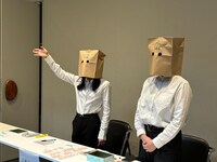 「回答者」の会場の様子。