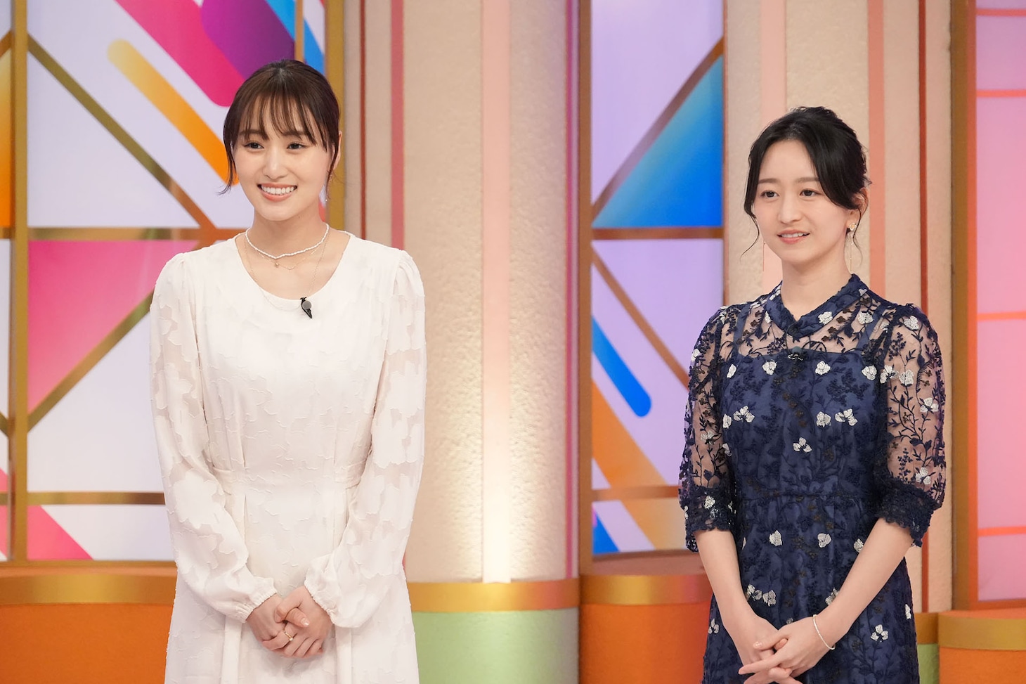 新MCの菅井友香（左）と、番組を卒料する卒業する片渕茜（テレビ東京アナウンサー）。(c)テレビ東京