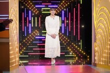 「開運！なんでも鑑定団」新MCに就任した菅井友香。(c)テレビ東京