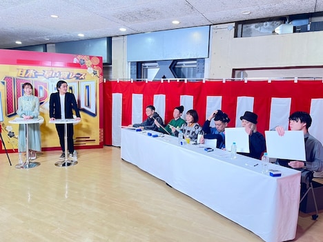 「100×100」の審査員席。