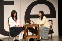 オープニングコントの様子。