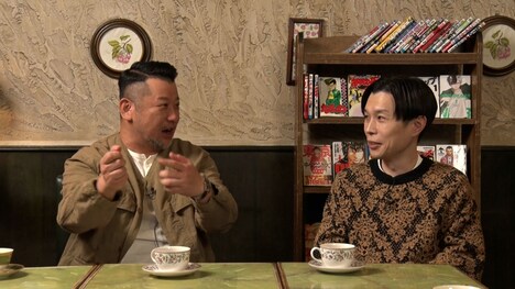 左からケンドーコバヤシ、ハライチ岩井。