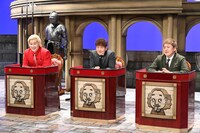 左からメイプル超合金カズレーザー、くりぃむしちゅー。(c)日本テレビ