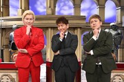 左からメイプル超合金カズレーザー、くりぃむしちゅー。(c)日本テレビ