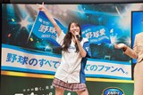 イベントの最後に「LOVEマシーン」を踊り始め、「LOVE新庄」でポーズを決める牧野真莉愛。