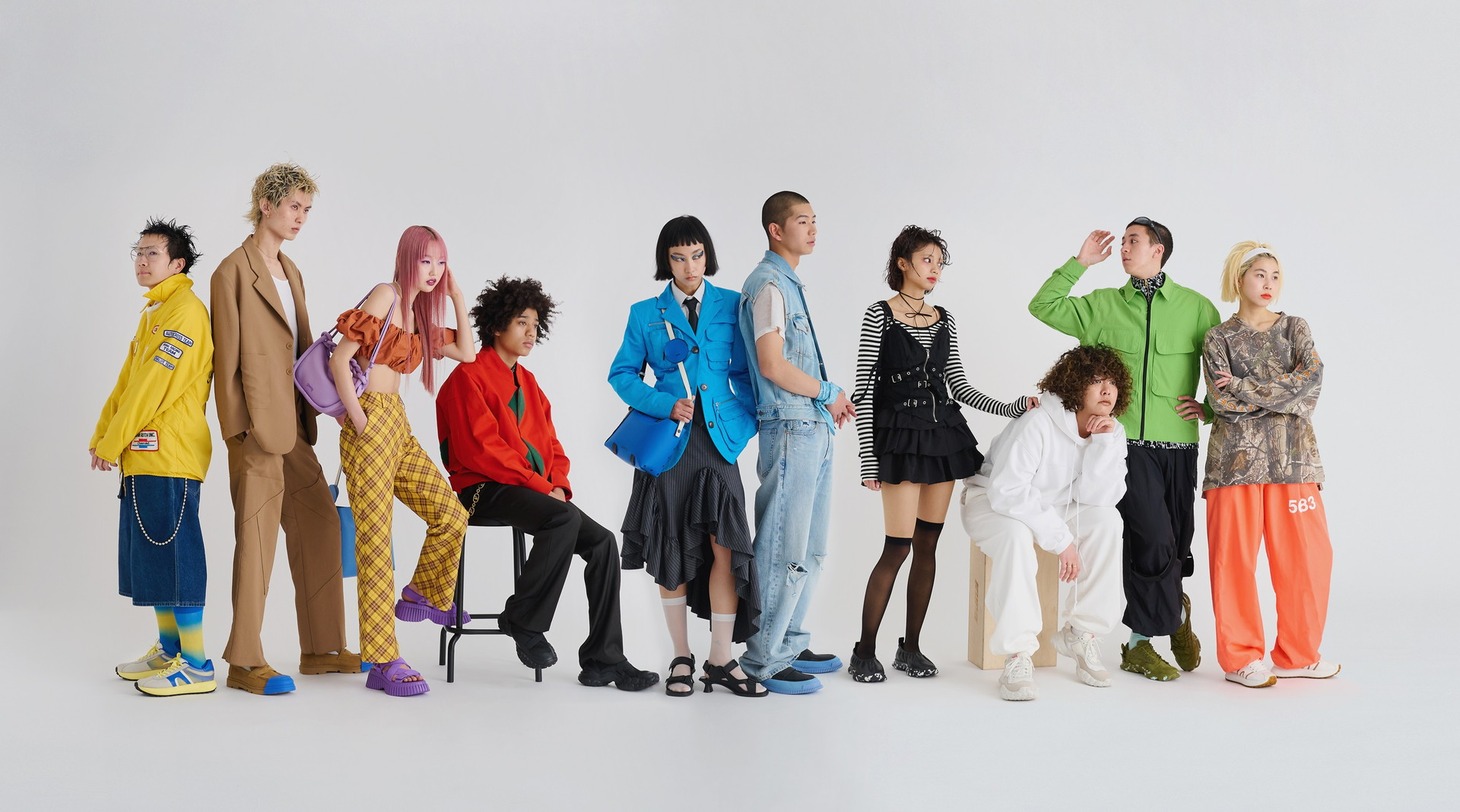 CAMPER「2024SS LOOKBOOK」より。