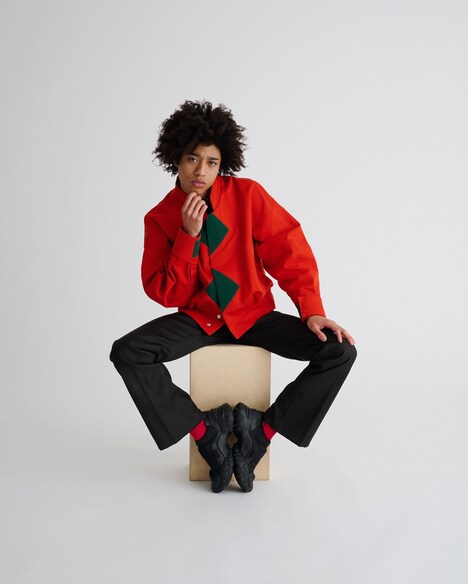 CAMPER「2024SS LOOKBOOK」でモデルを務めたガチ銀河オサス。