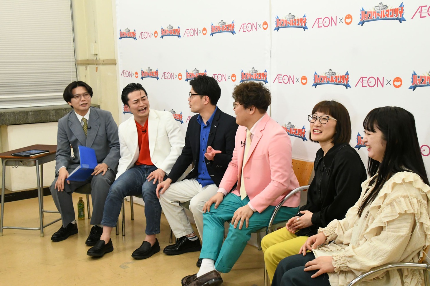 「ハイスクールマンザイ2024」開催記念生配信に出演した（左から）ケビンス、マユリカ、スパイク。