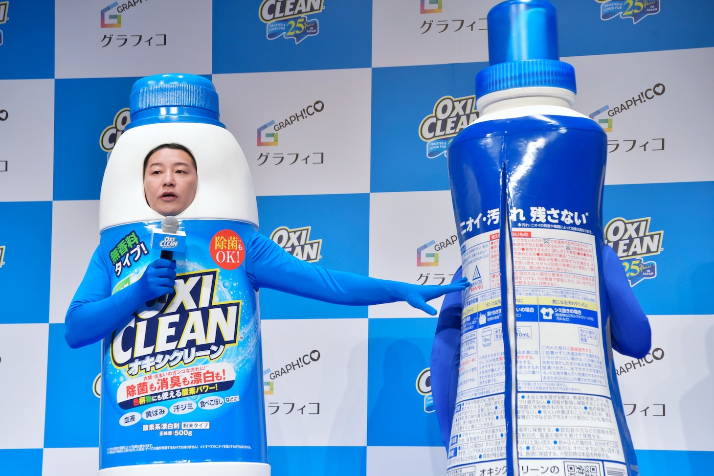 商品パッケージを模した着ぐるみを紹介するチョコレートプラネット。