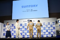 つなぎ姿をよく見せるオズワルド。