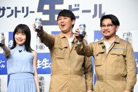 左からアイナ・ジ・エンド、オズワルド。