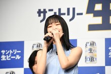 「川の流れのように」を一節歌うアイナ・ジ・エンド。