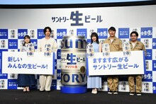 左から上白石萌音、山崎賢人、アイナ・ジ・エンド、オズワルド。