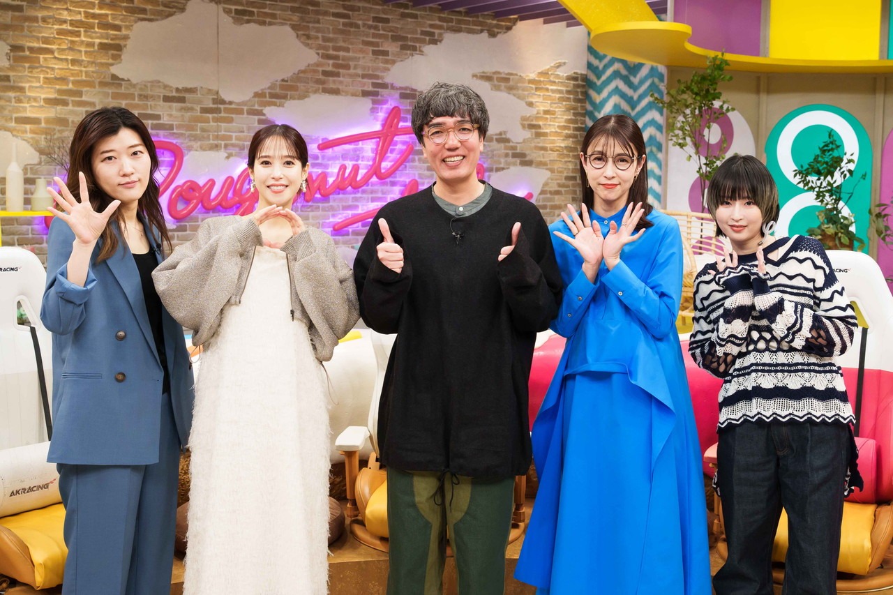 左から、ヒコロヒー、鷲見玲奈、おぎやはぎ小木、水野美紀、PORIN。(c)CBC