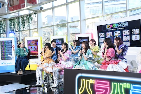 FRUITS ZIPPERの仲川瑠夏が番組成功のための作戦を「番組を観ると毛穴が10個減る、という都市伝説を流す」と話すと、あまりのかわいさに横澤夏子も○を出してしまう。