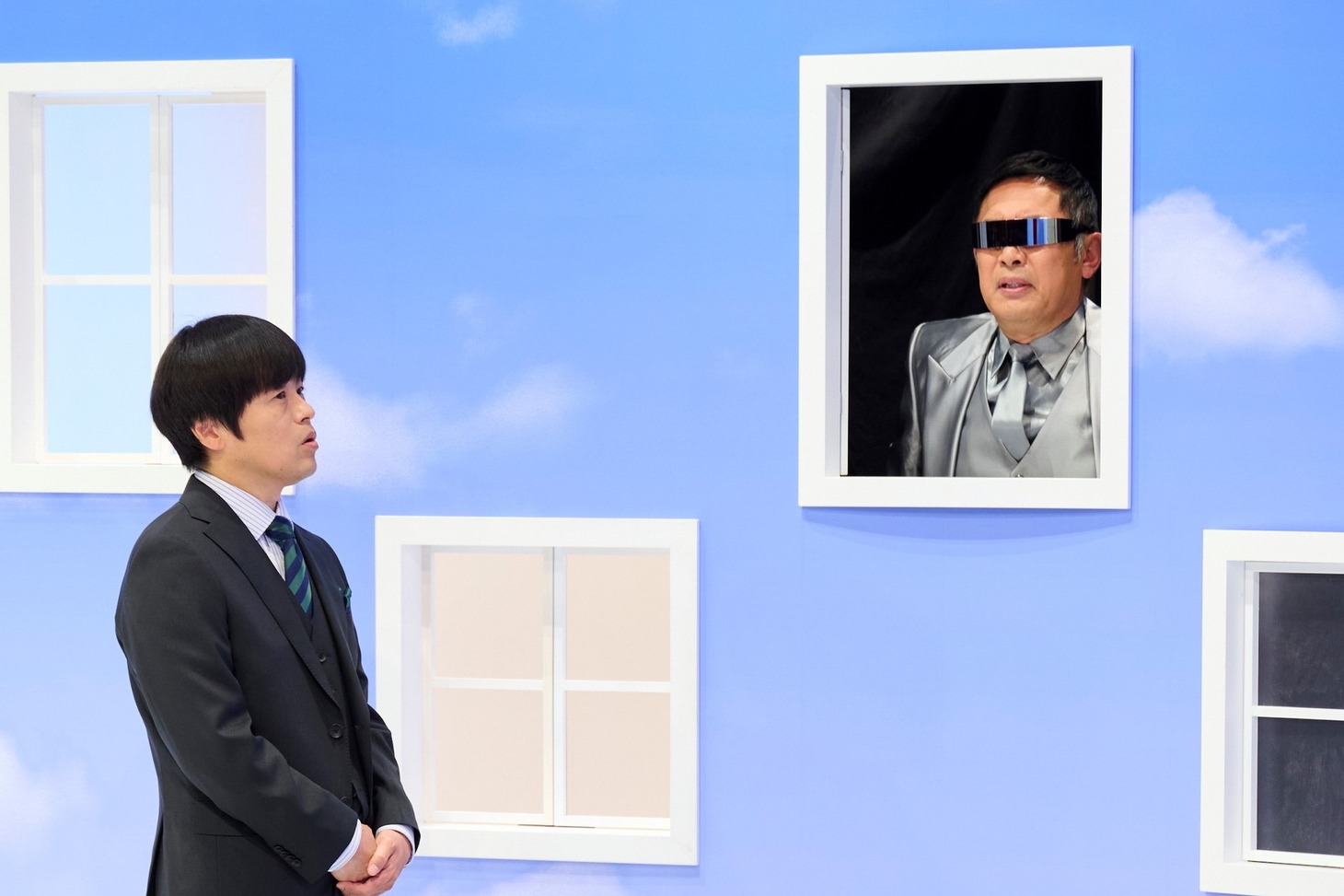 左からバカリズム、内藤剛志。(c)日本テレビ
