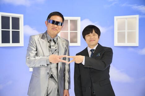 左から内藤剛志、バカリズム。(c)日本テレビ