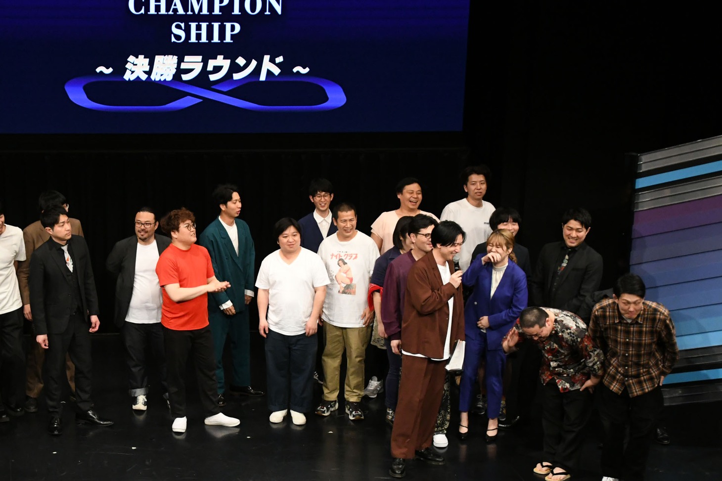 コント中のミスを謝罪するネルソンズ。