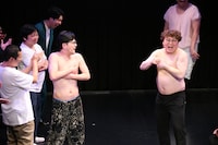 喜びつつも腕は外さないマユリカ。