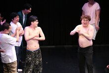 喜びつつも腕は外さないマユリカ。