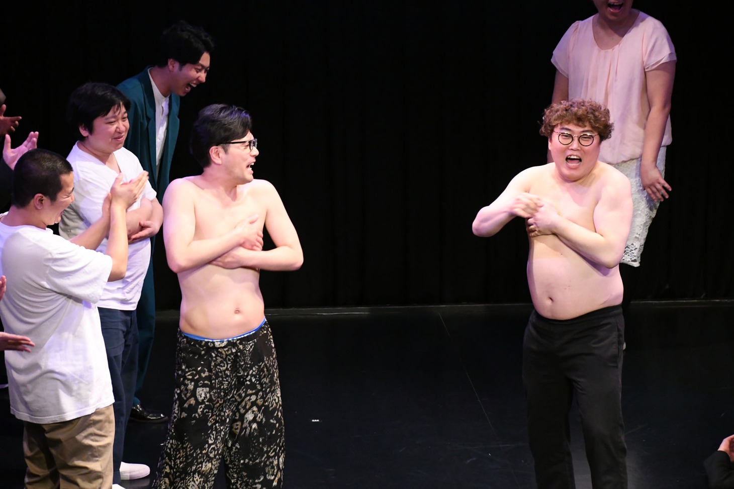 喜びつつも腕は外さないマユリカ。