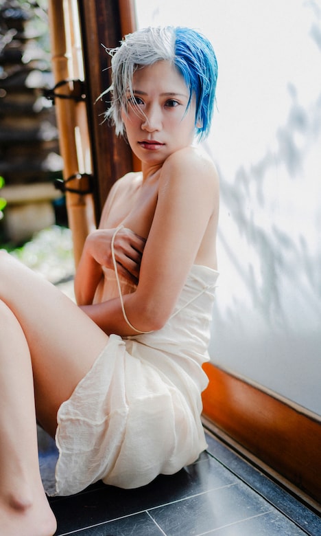 デジタル写真集「抱いて…」より、信子。(c)まくらあさみ/週刊プレイボーイ