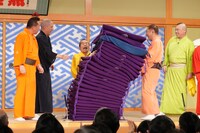 座布団で見えなくなってしまった林家木久扇。(c)日本テレビ