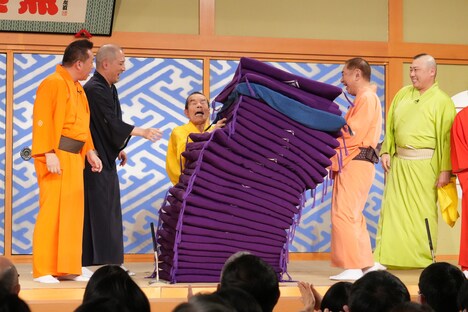 座布団で見えなくなってしまった林家木久扇。(c)日本テレビ