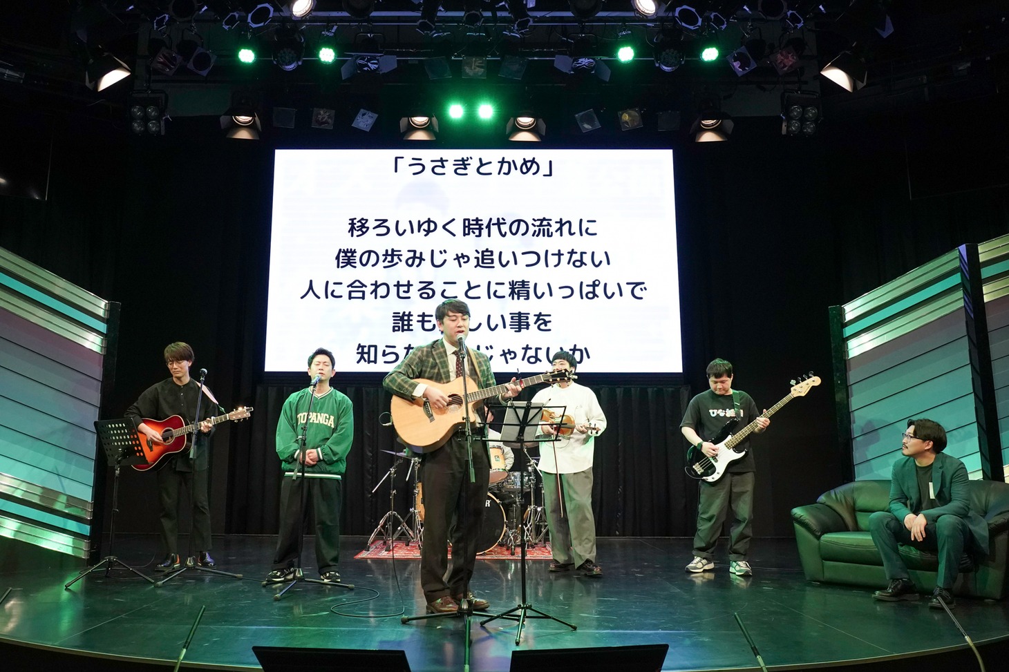 オズワルド卒業公演「卒業するんだってさーーーー!!」の様子。（写真提供：吉本興業）