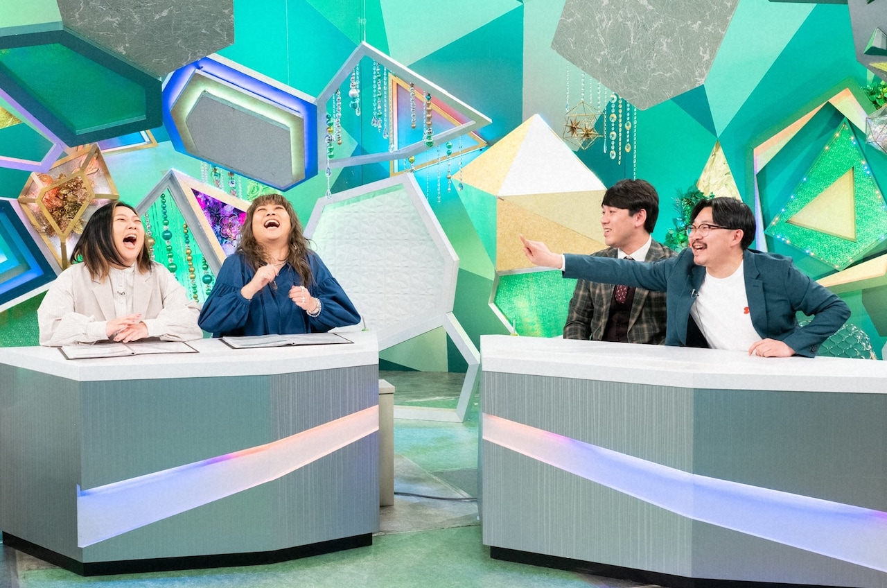 オズワルド（右）がゲスト出演する「やすとものいたって真剣です」スタジオの様子。(c)ABCテレビ