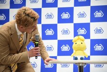 説明がないまま置かれているミミップくんが気になるニューヨーク嶋佐。