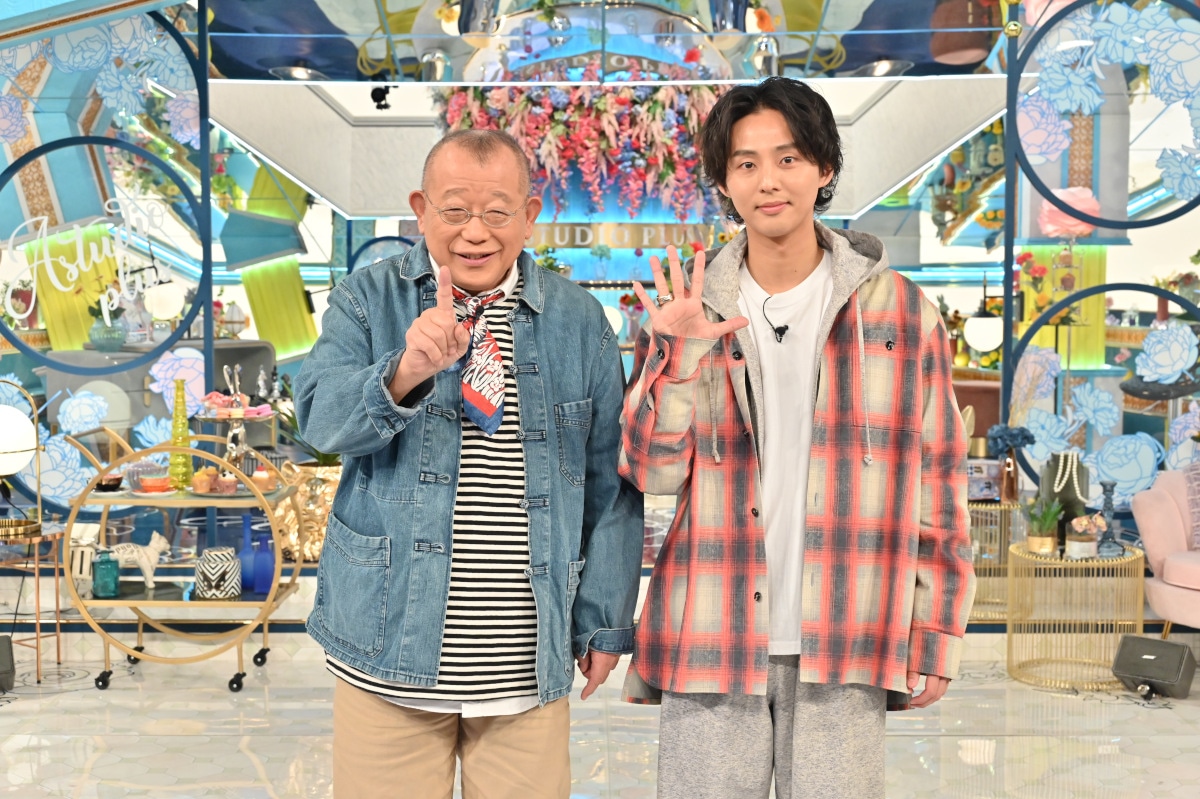 「A-Studio+」15周年記念取材会に出席した（左から）笑福亭鶴瓶。藤ヶ谷太輔。(c)TBS