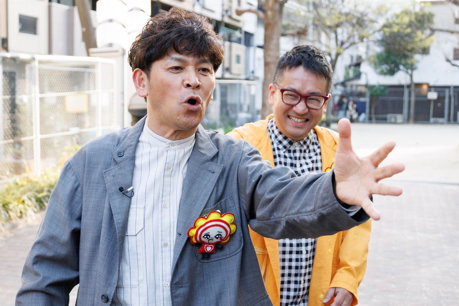 「土曜のあさはほめるちゃん」の初回ロケの様子。(c)MBS