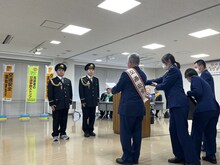 1日警察署長として活動したジェラードン・アタック西本とかみちぃ。（写真提供：吉本興業）