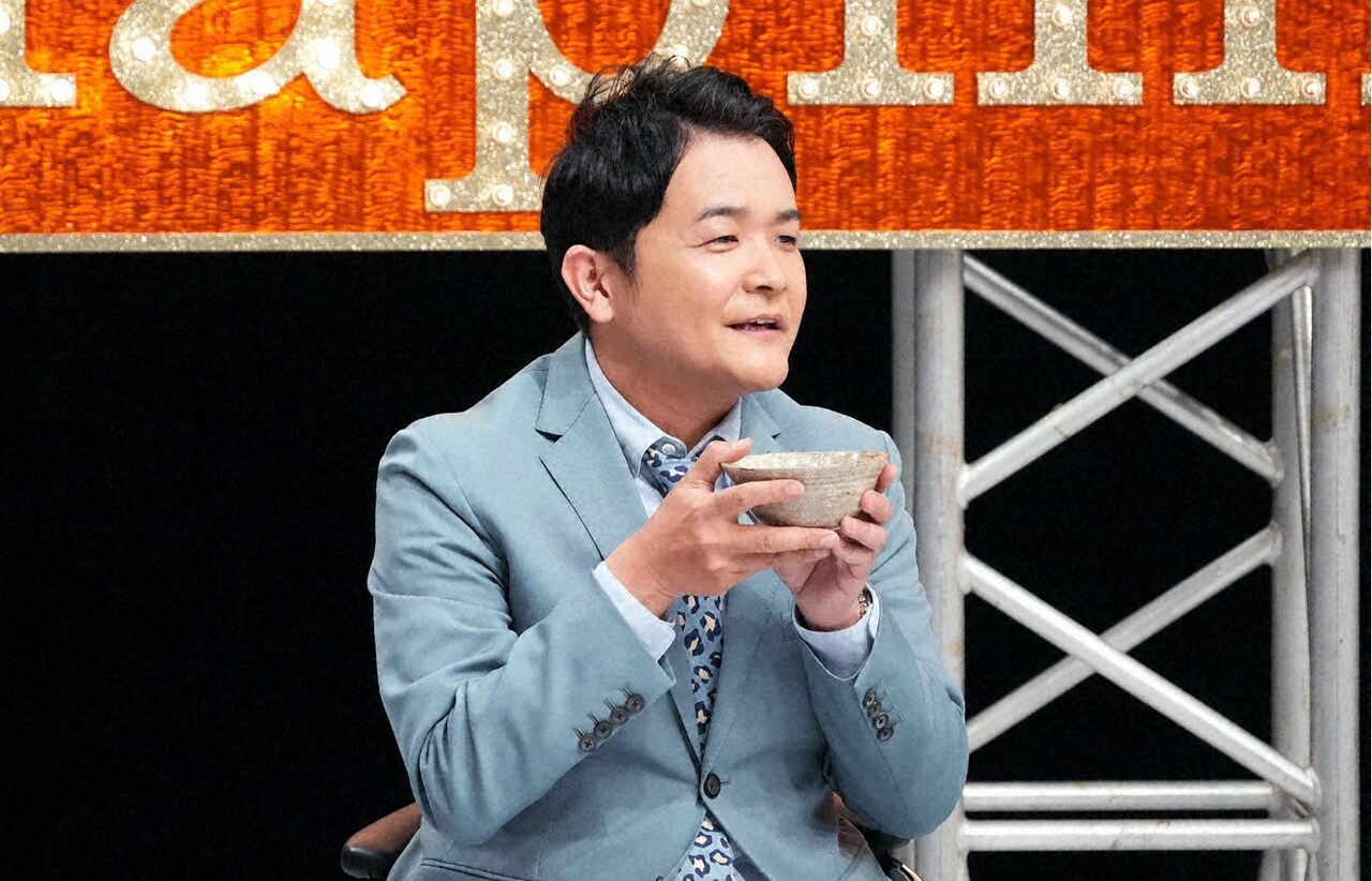 内村光良と千鳥がかりんとう食べながらお抹茶を愛でる