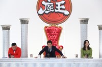 左からケンドーコバヤシ、千原ジュニア、竹上萌奈アナウンサー。(c)関西テレビ