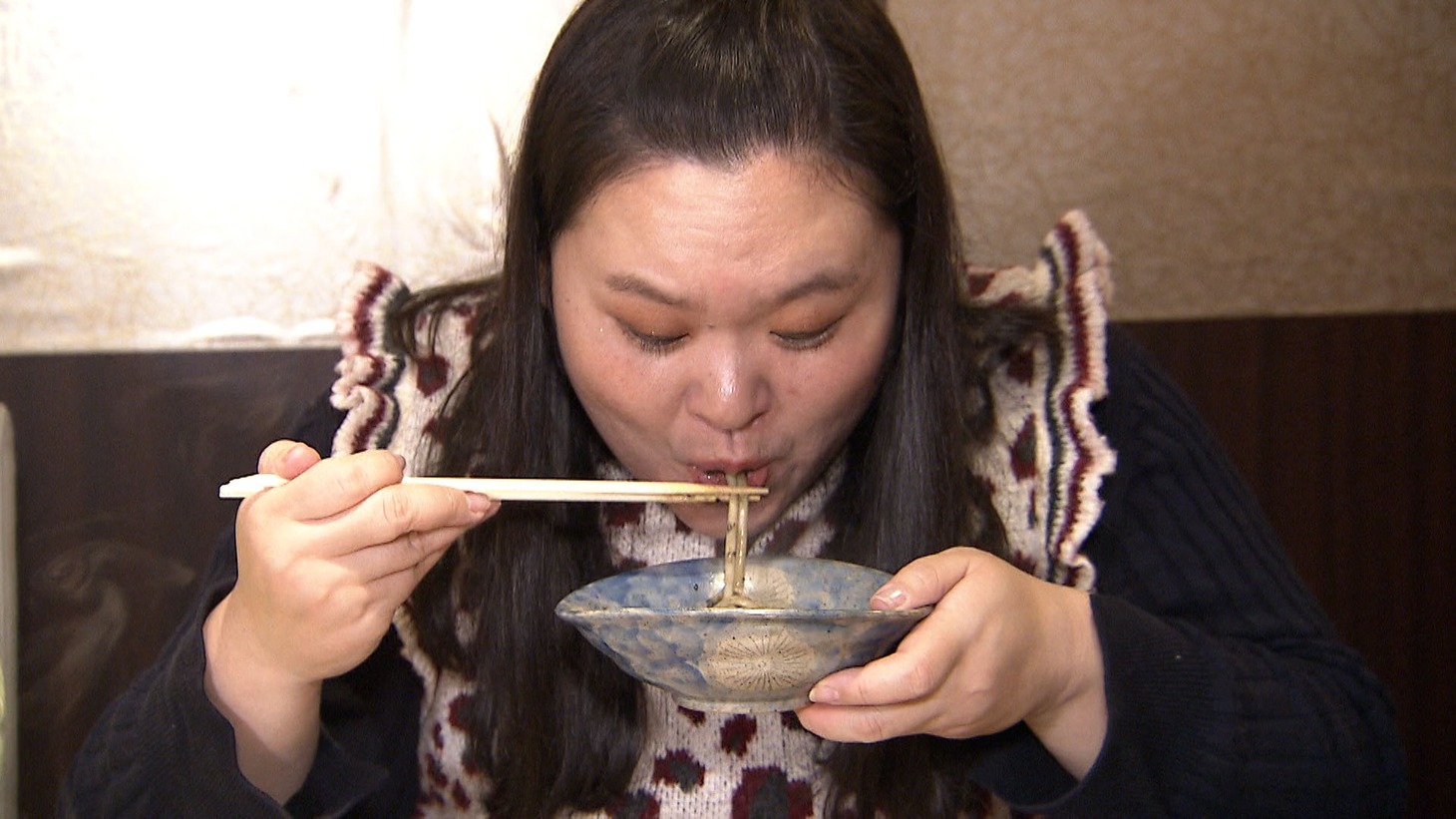 食べる田辺。