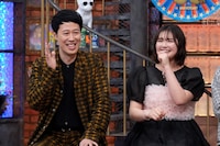 左から小籔千豊、箭内夢菜。(c)読売テレビ