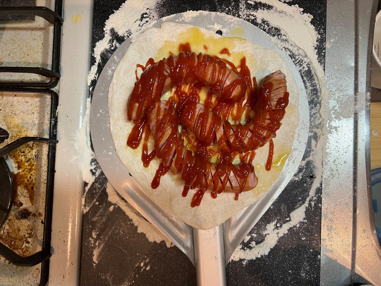 ケチャップをかける。