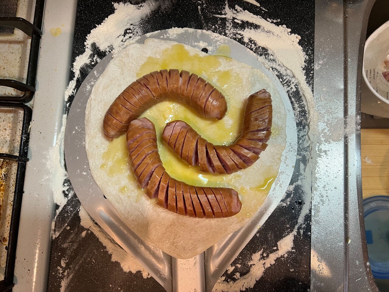 ウインナーを乗せる。