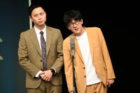 「ダメだなぁ～」をお見舞いするヘンダーソン中村（右）。