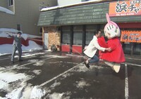 「ケビンスのはじけて！ジャンプ」のワンシーン。(c)HTB