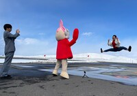 「ケビンスのはじけて！ジャンプ」のワンシーン。(c)HTB