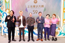 左から、奨励賞の見取り図、大賞の笑い飯、新人賞の天才ピアニスト。