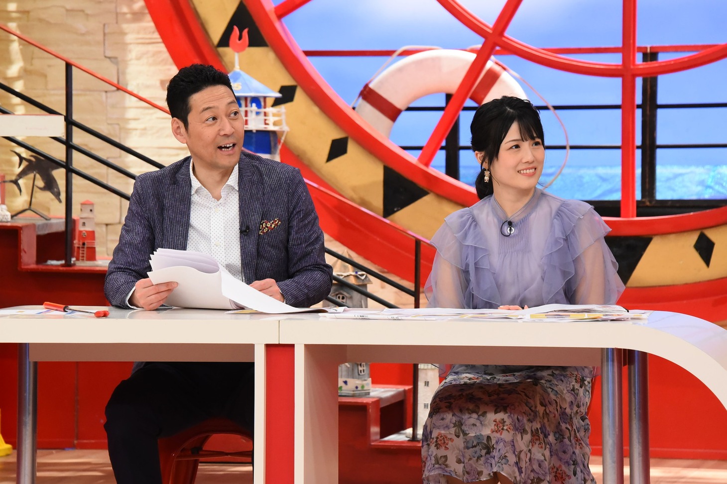 左から東野幸治、中島めぐみアナウンサー。(c)関西テレビ