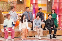 「ほっとくとヤバい！悪い姿勢改善SP」の出演者たち。(c)フジテレビ